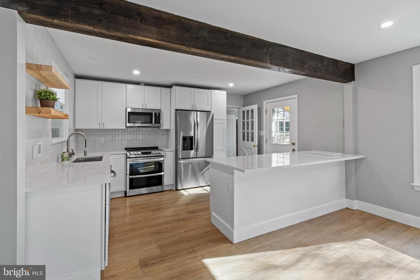 9 Robinson Road photo 6