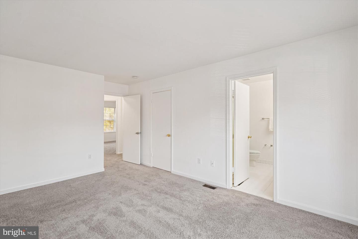 986 Breakwater Drive photo 12