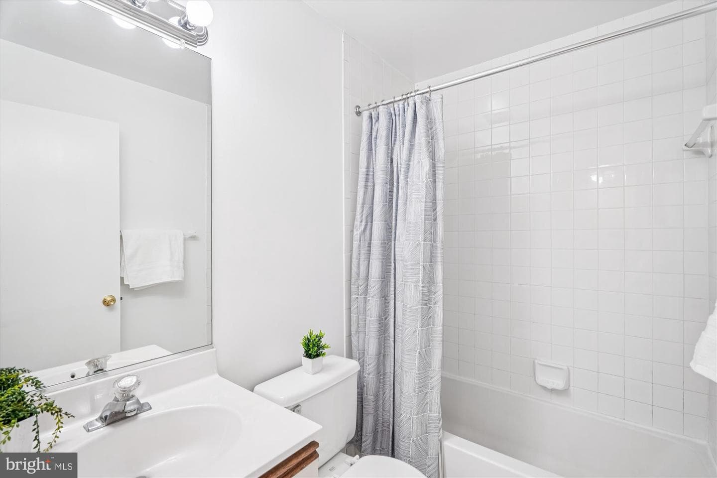 986 Breakwater Drive photo 13