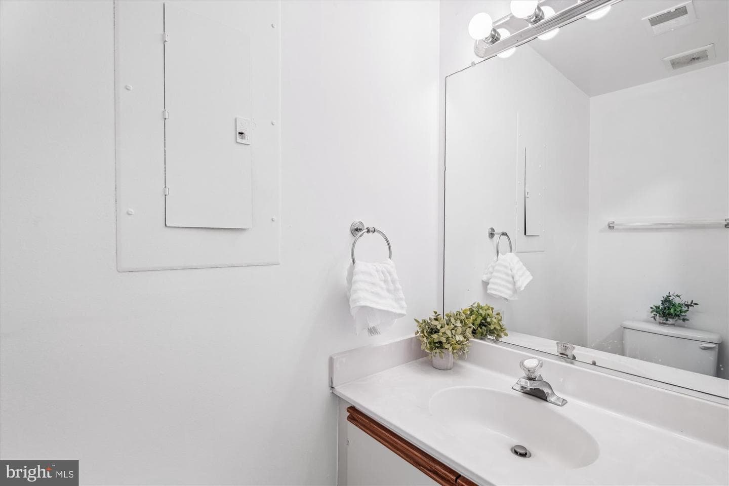 986 Breakwater Drive photo 14