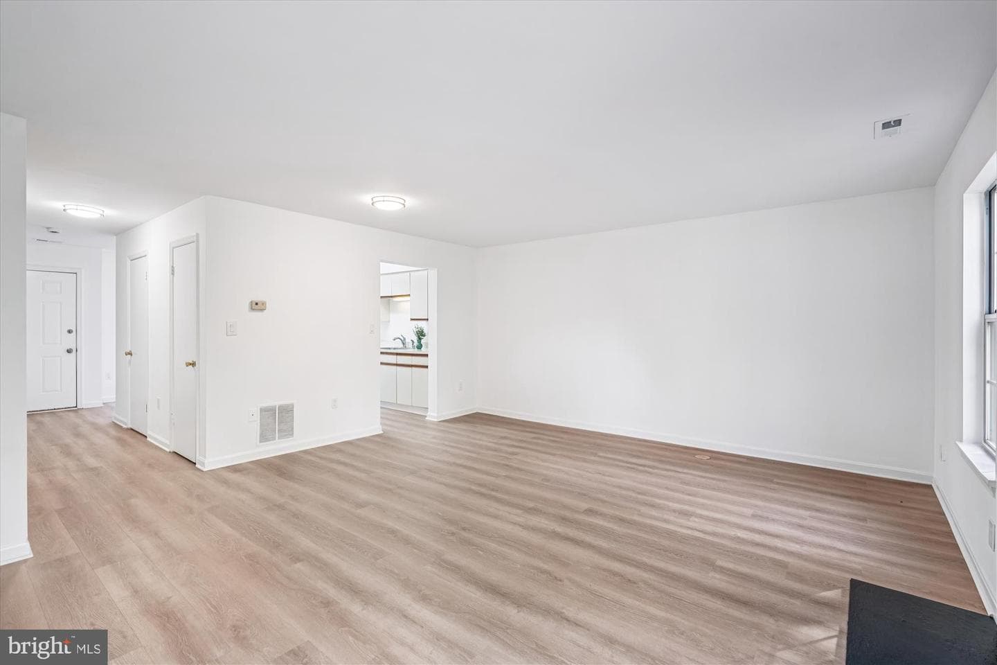 986 Breakwater Drive photo 9