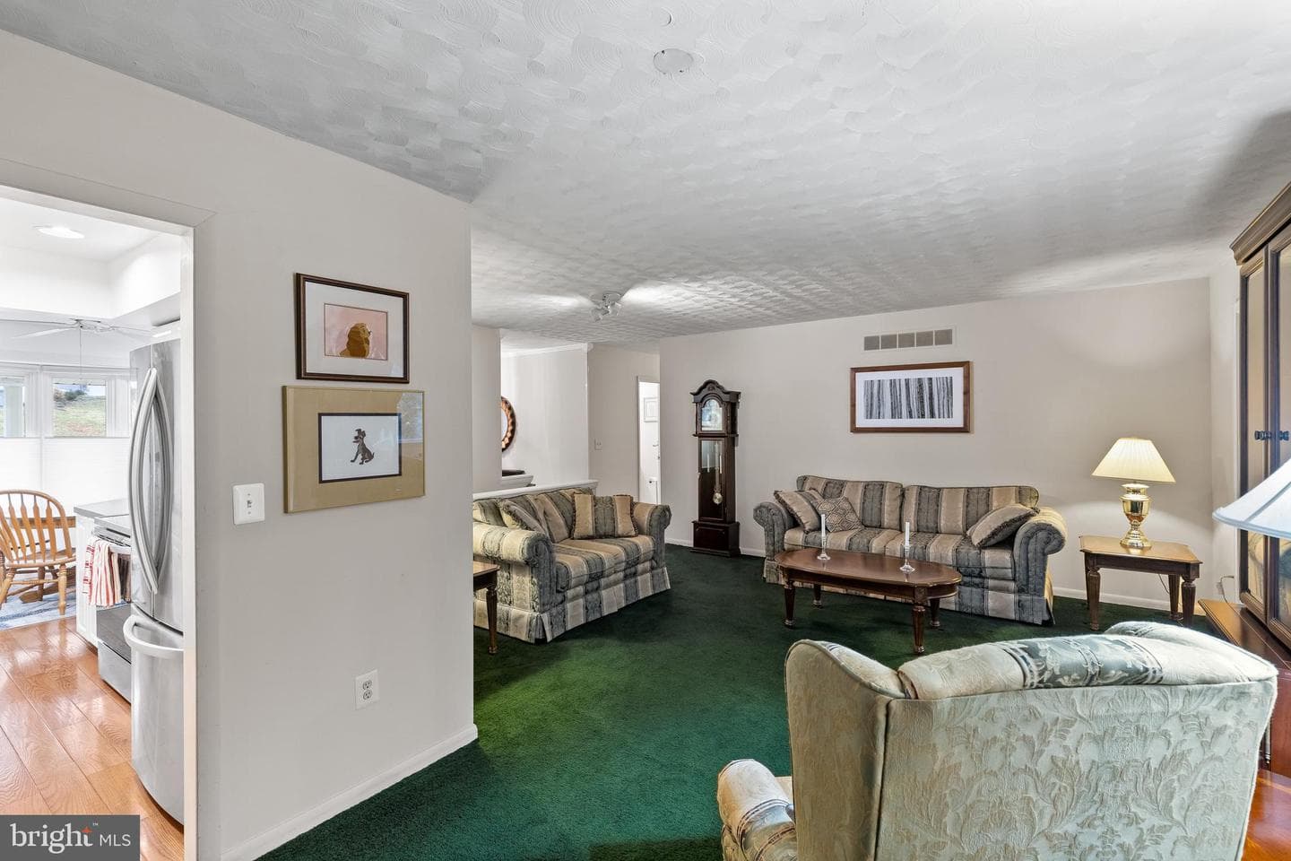 565 Wayward Dr photo 2