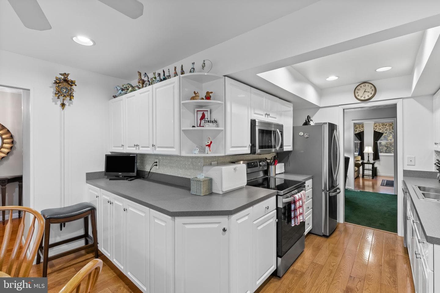 565 Wayward Dr photo 3