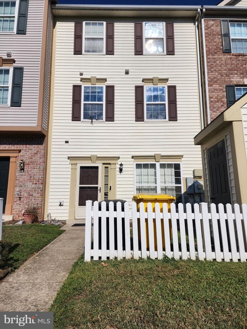 302 Assembly Point Court photo 2