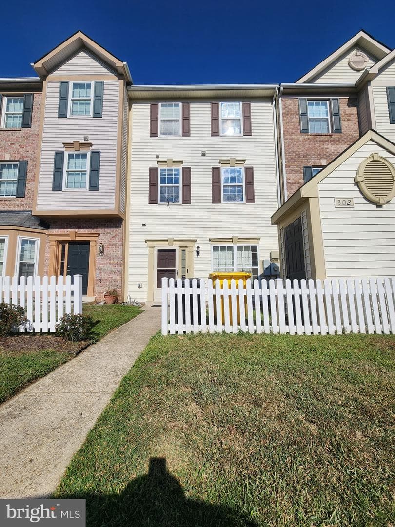302 Assembly Point Court photo 3