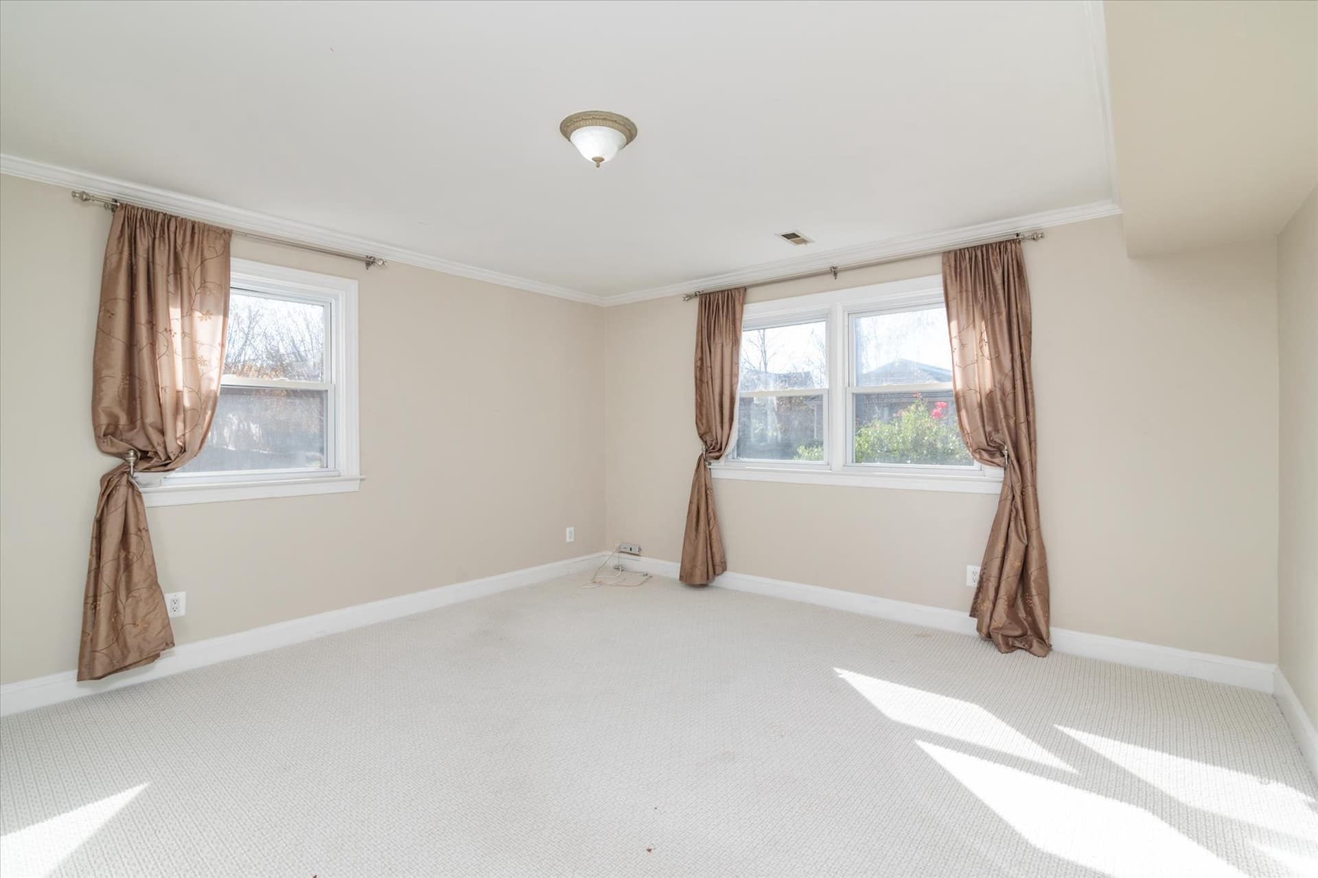 610 E Marshall Avenue photo 20
