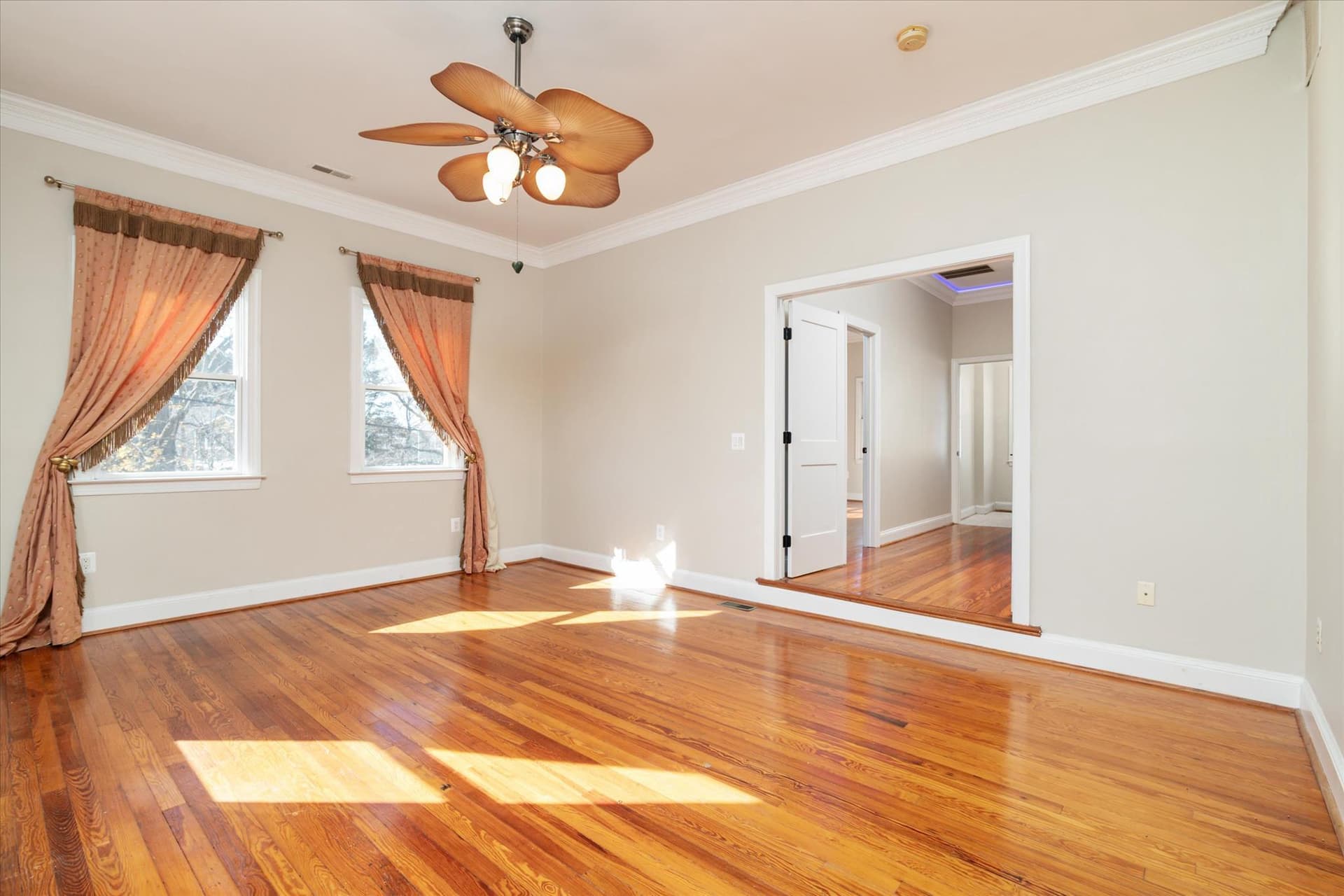 610 E Marshall Avenue photo 25