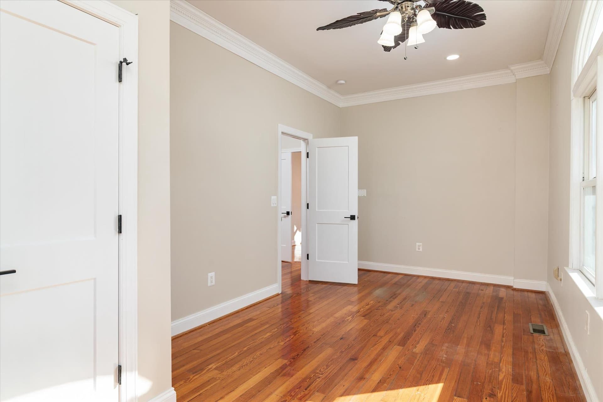 610 E Marshall Avenue photo 31