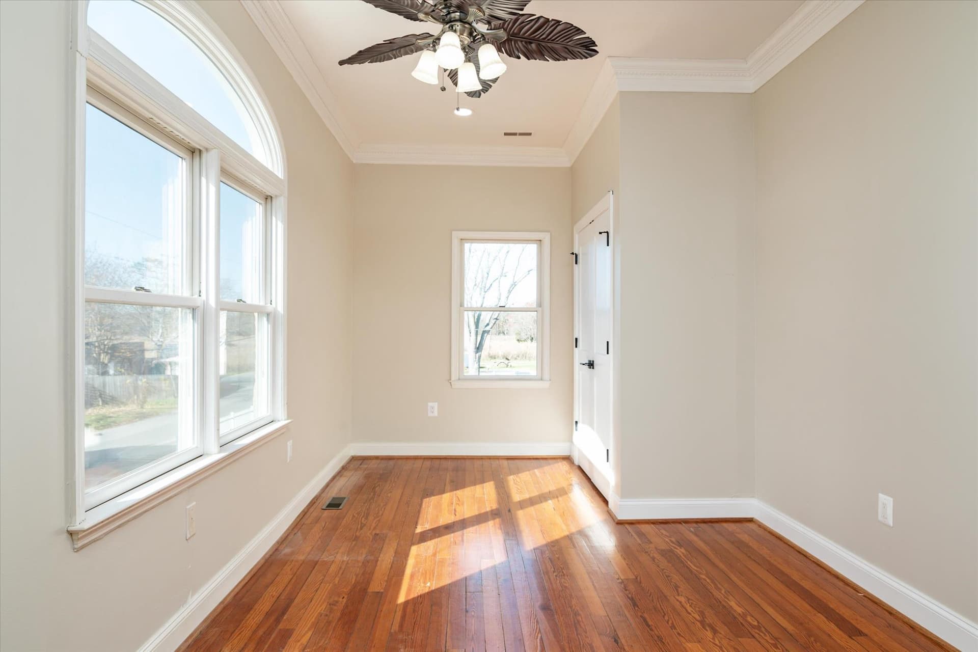 610 E Marshall Avenue photo 32