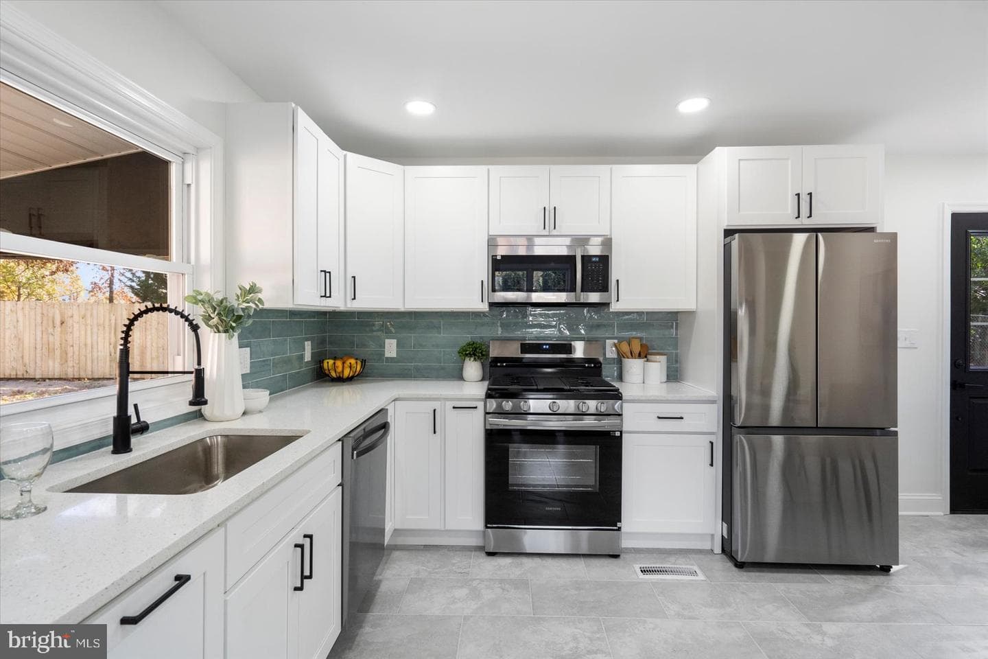 1047 Dumbarton Road photo 11