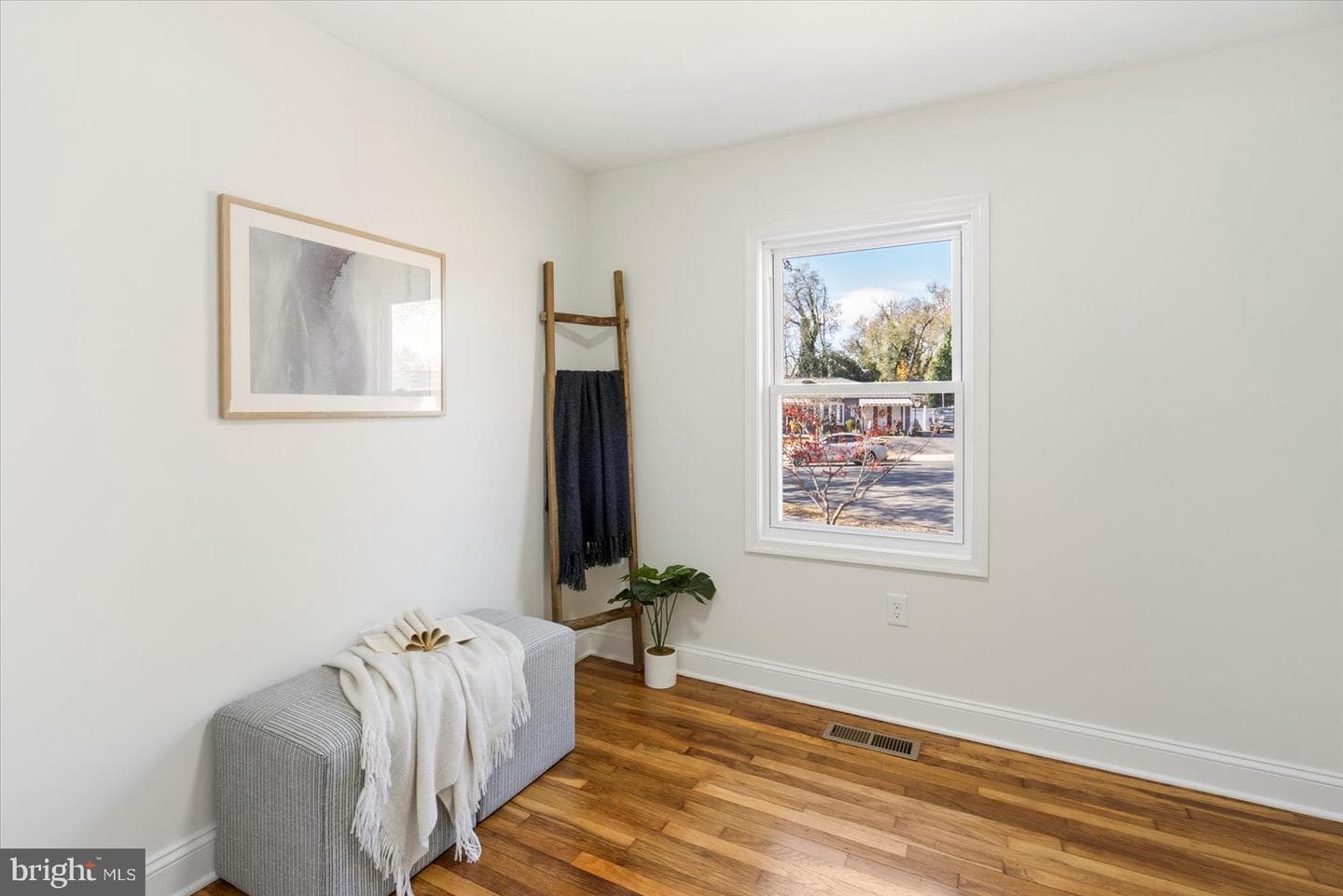 1047 Dumbarton Road photo 13