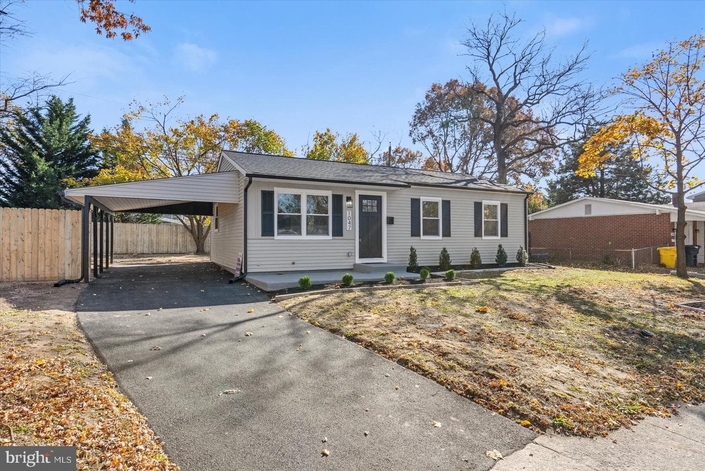 1047 Dumbarton Road photo 2