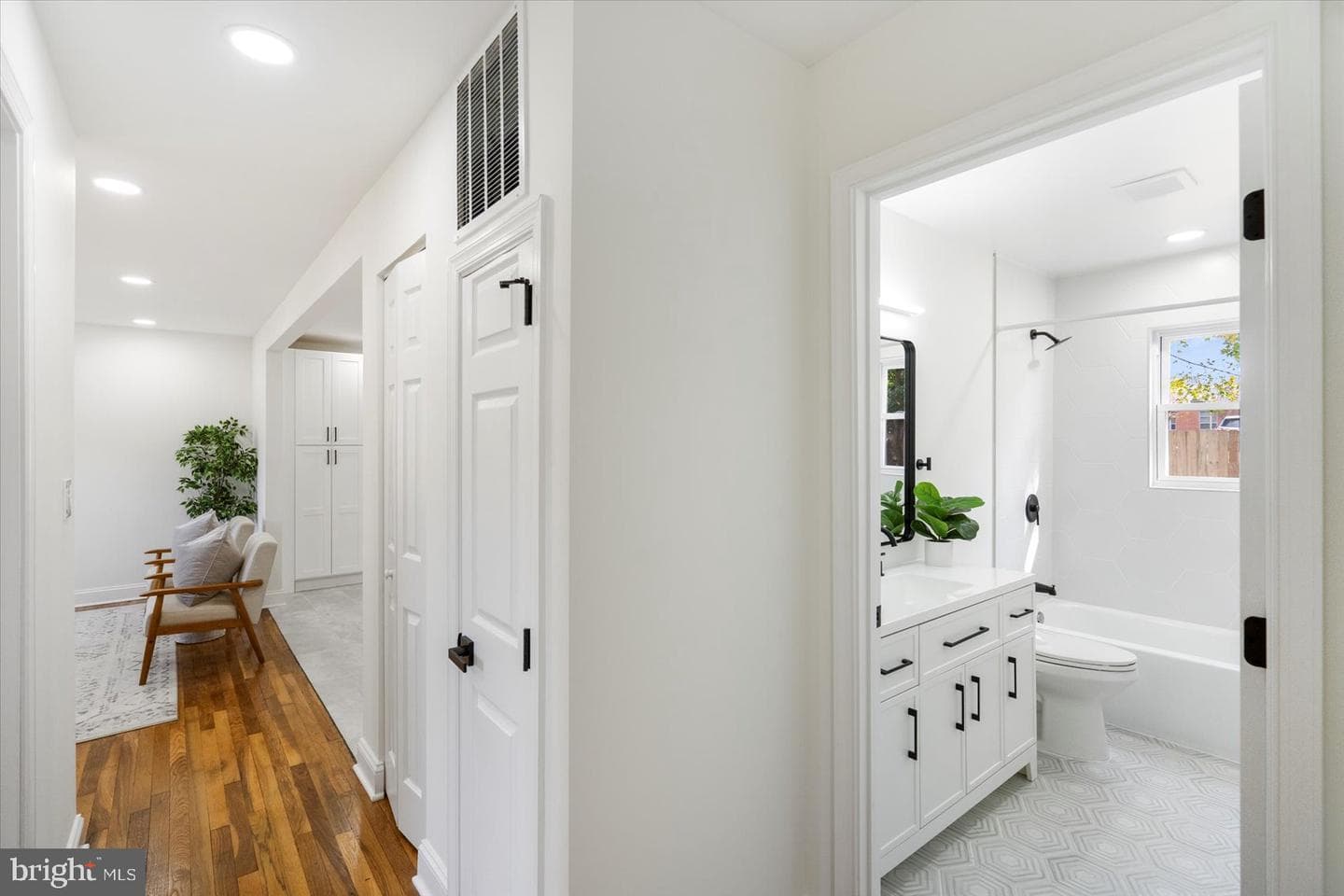 1047 Dumbarton Road photo 20