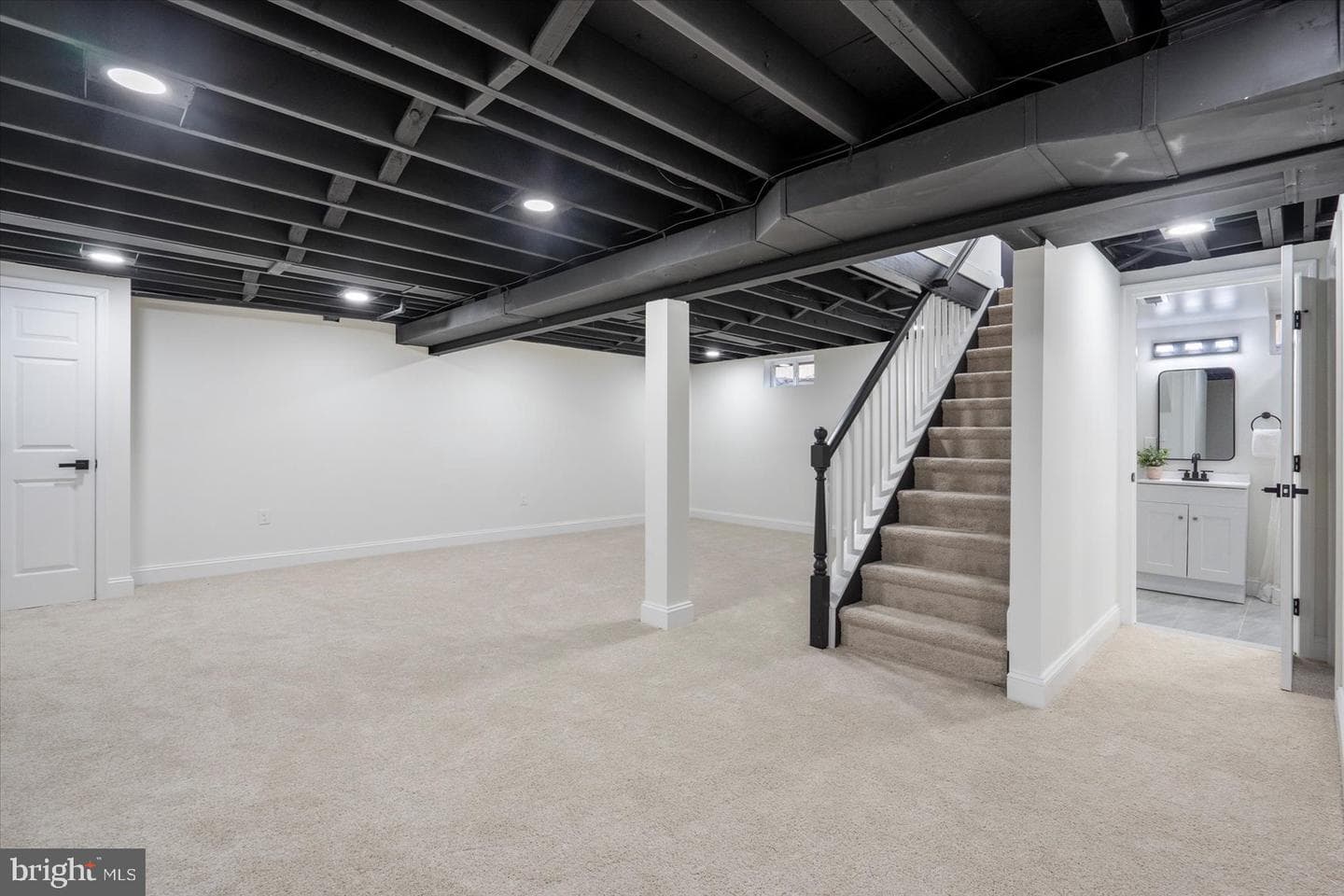 1047 Dumbarton Road photo 23