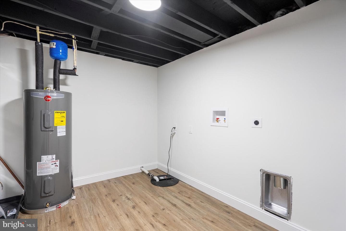 1047 Dumbarton Road photo 25