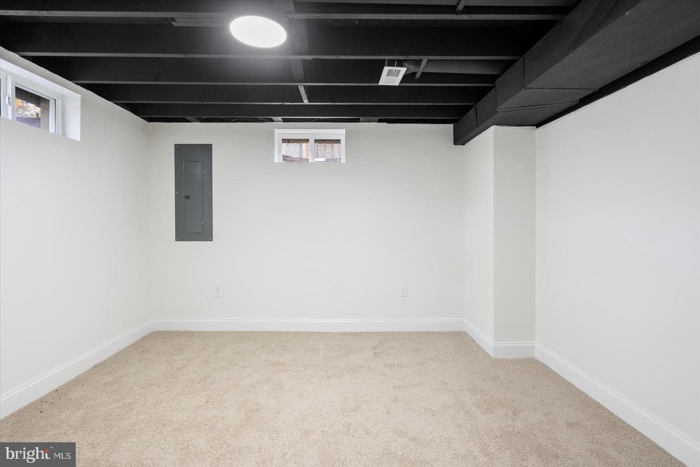1047 Dumbarton Road photo 26