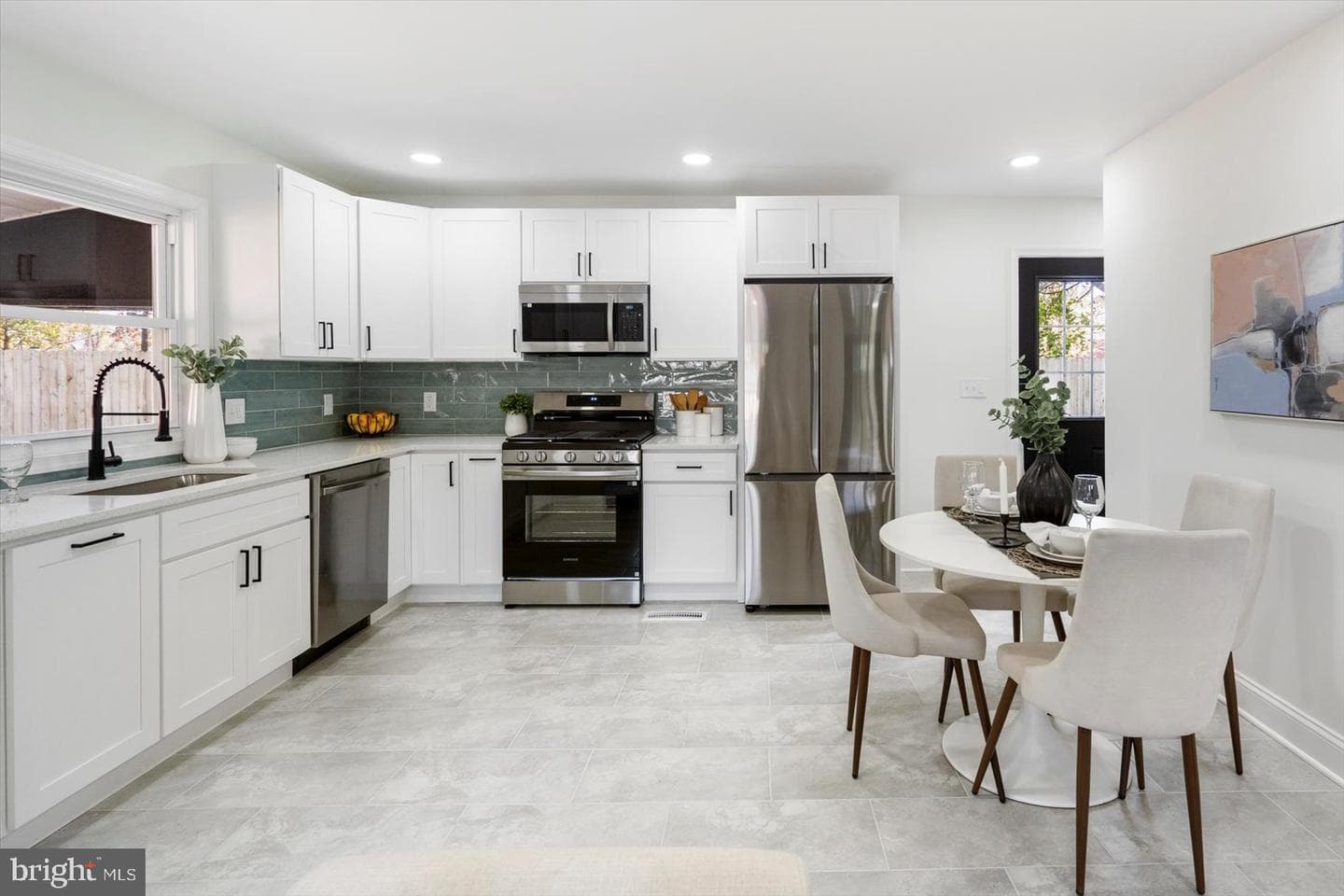 1047 Dumbarton Road photo 3