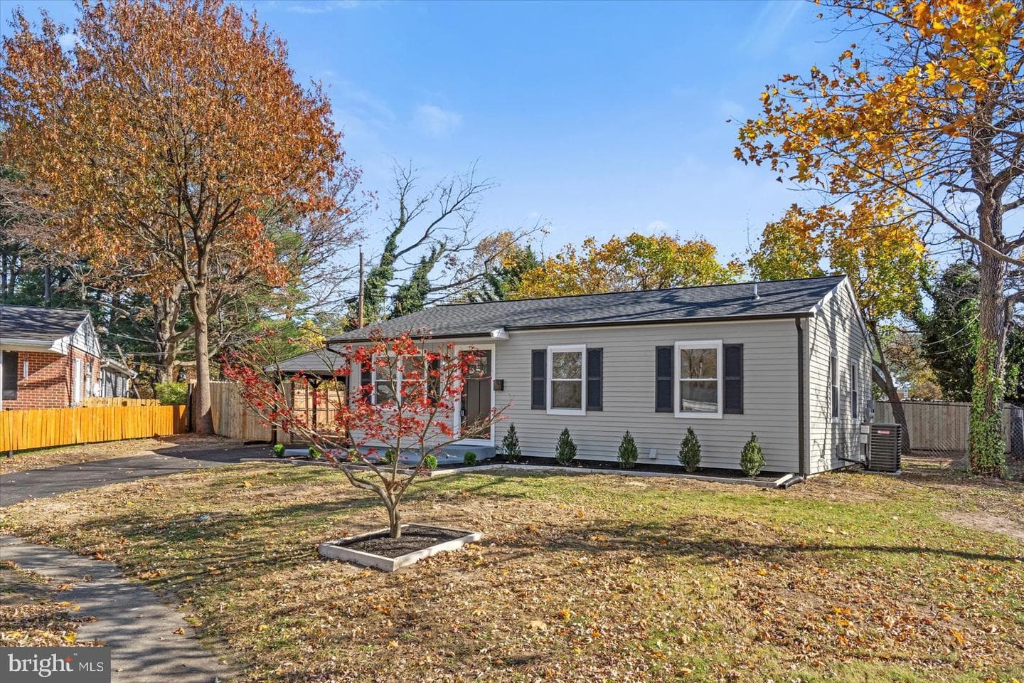 1047 Dumbarton Road photo 31