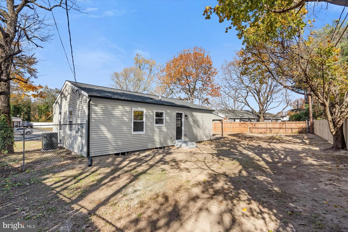 1047 Dumbarton Road photo 35