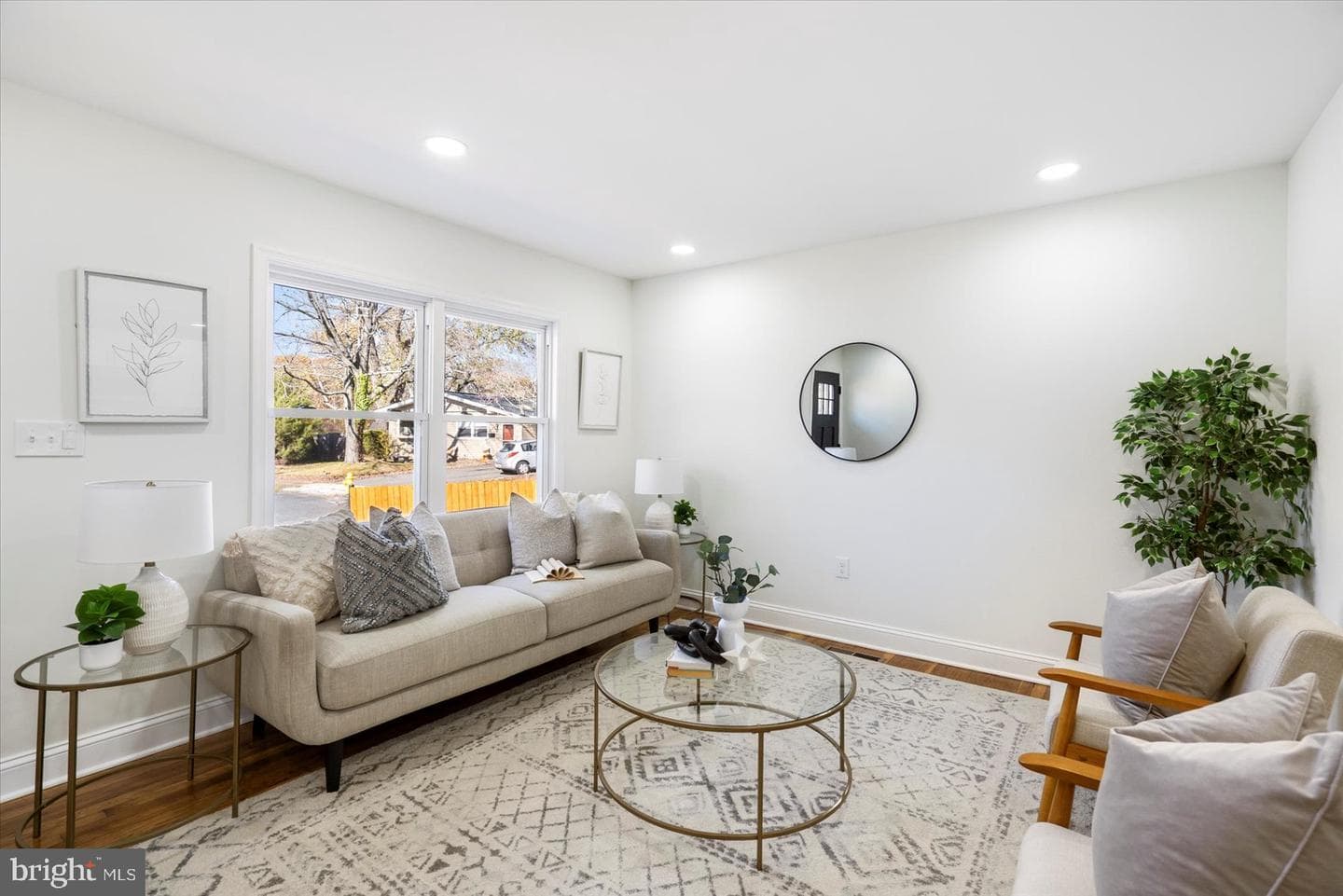 1047 Dumbarton Road photo 5