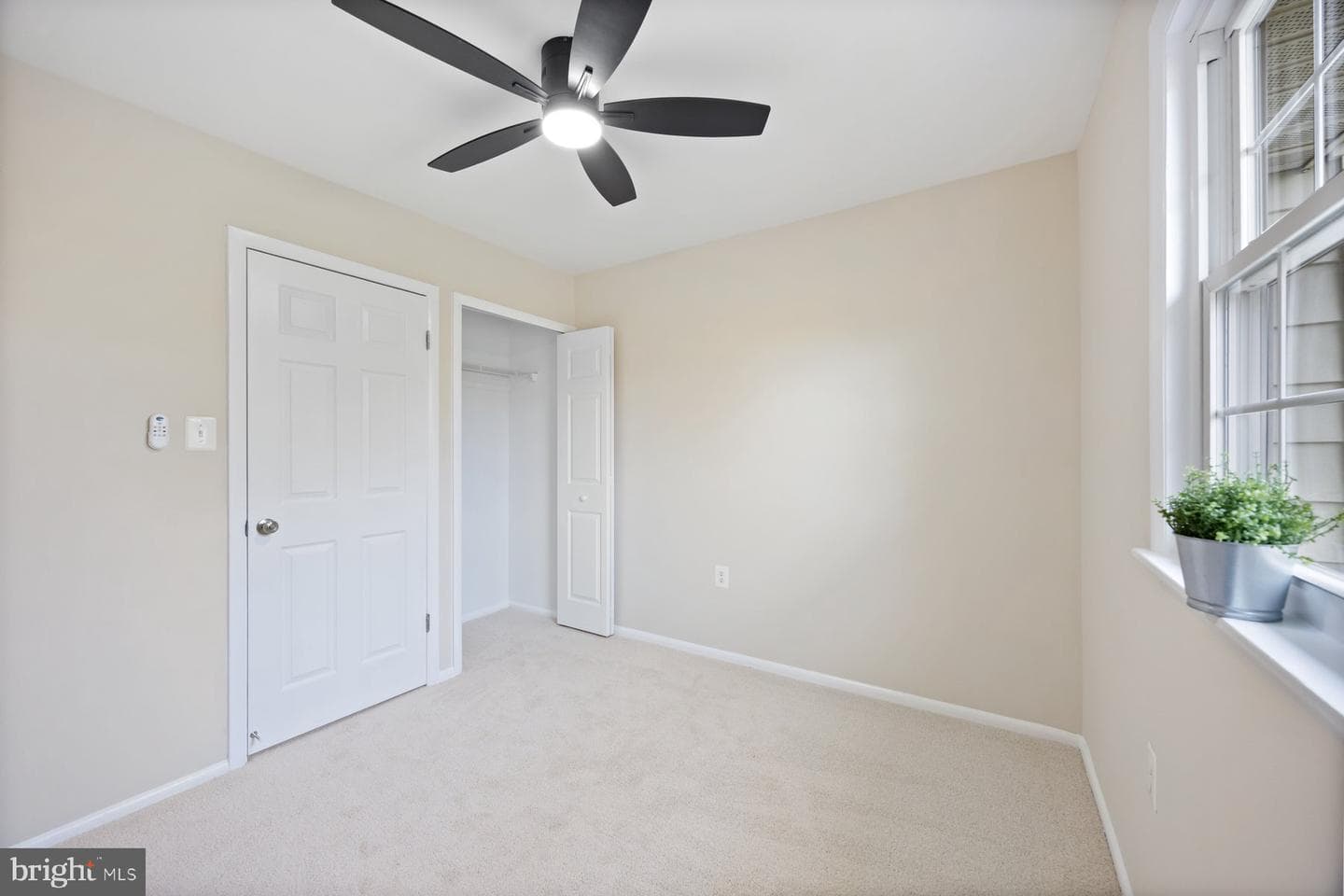 594 Millshire Drive photo 25
