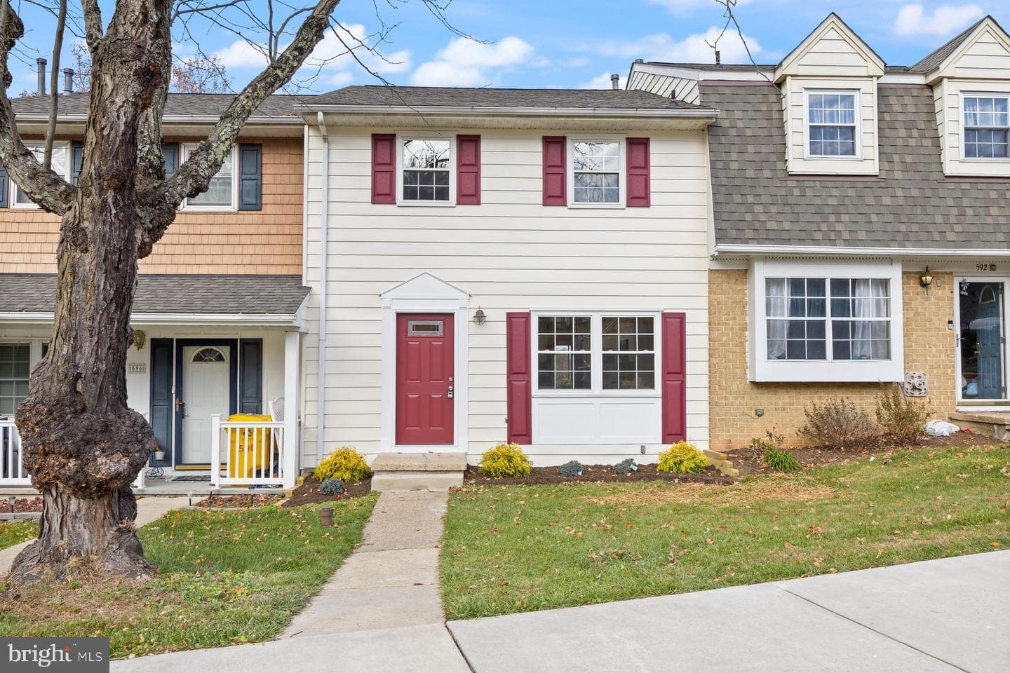 594 Millshire Drive photo 3