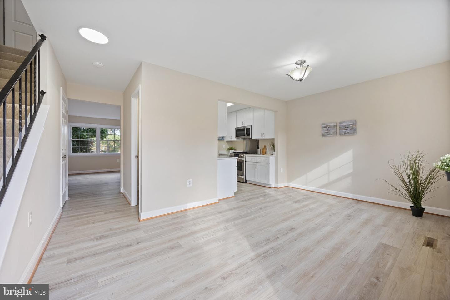 594 Millshire Drive photo 4