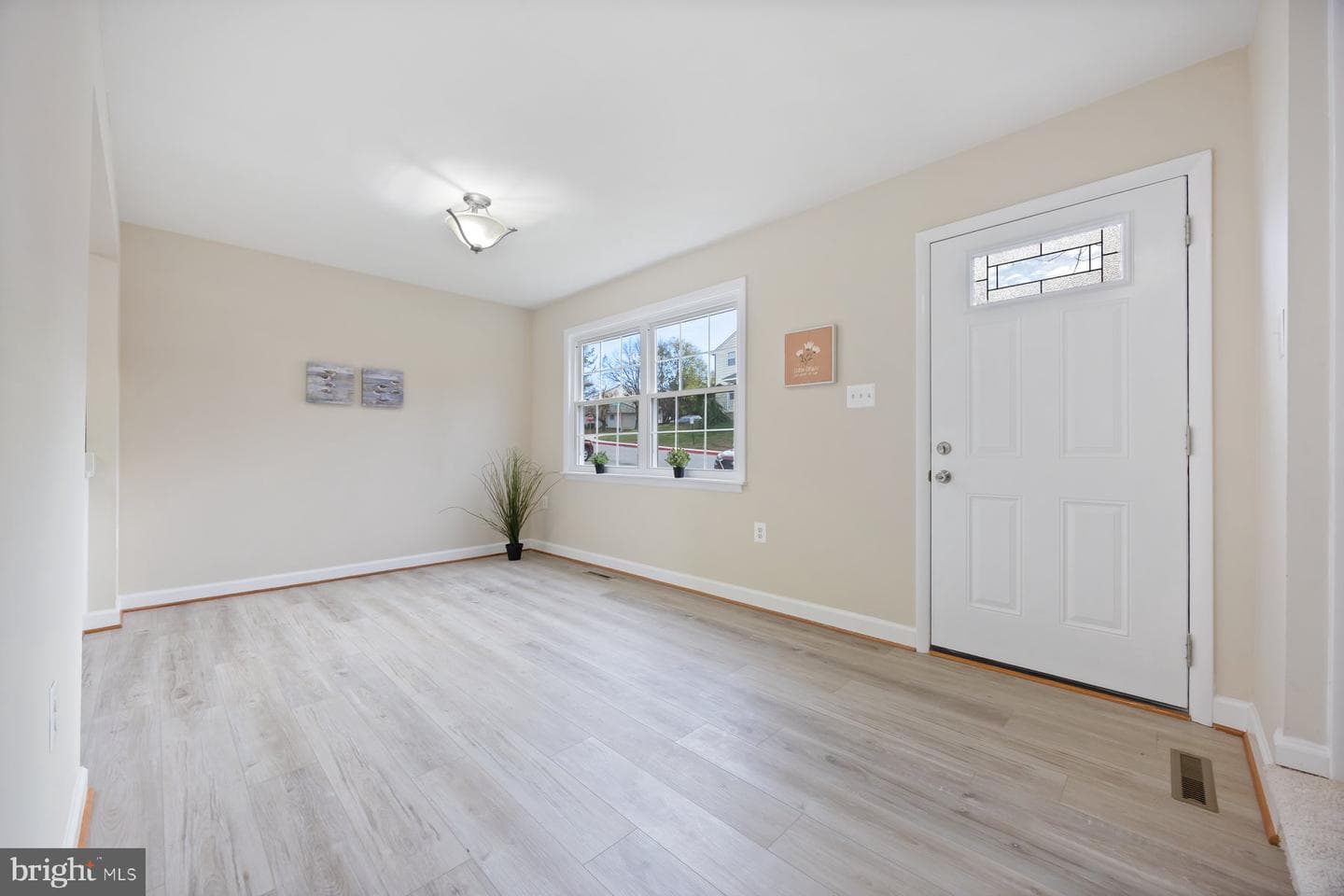 594 Millshire Drive photo 5