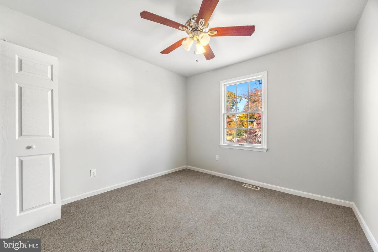 300 Twin Oaks Road photo 17