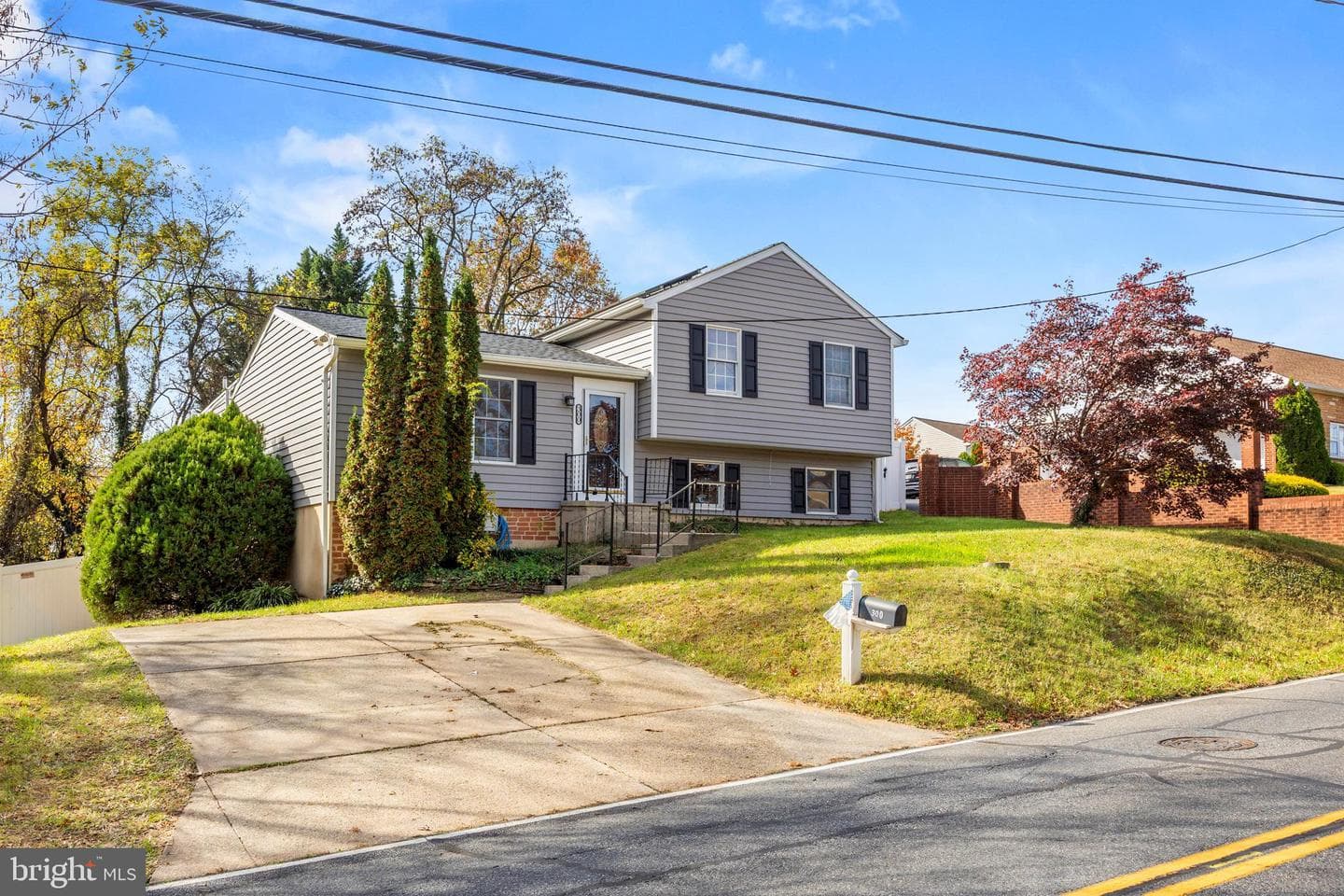 300 Twin Oaks Road photo 2