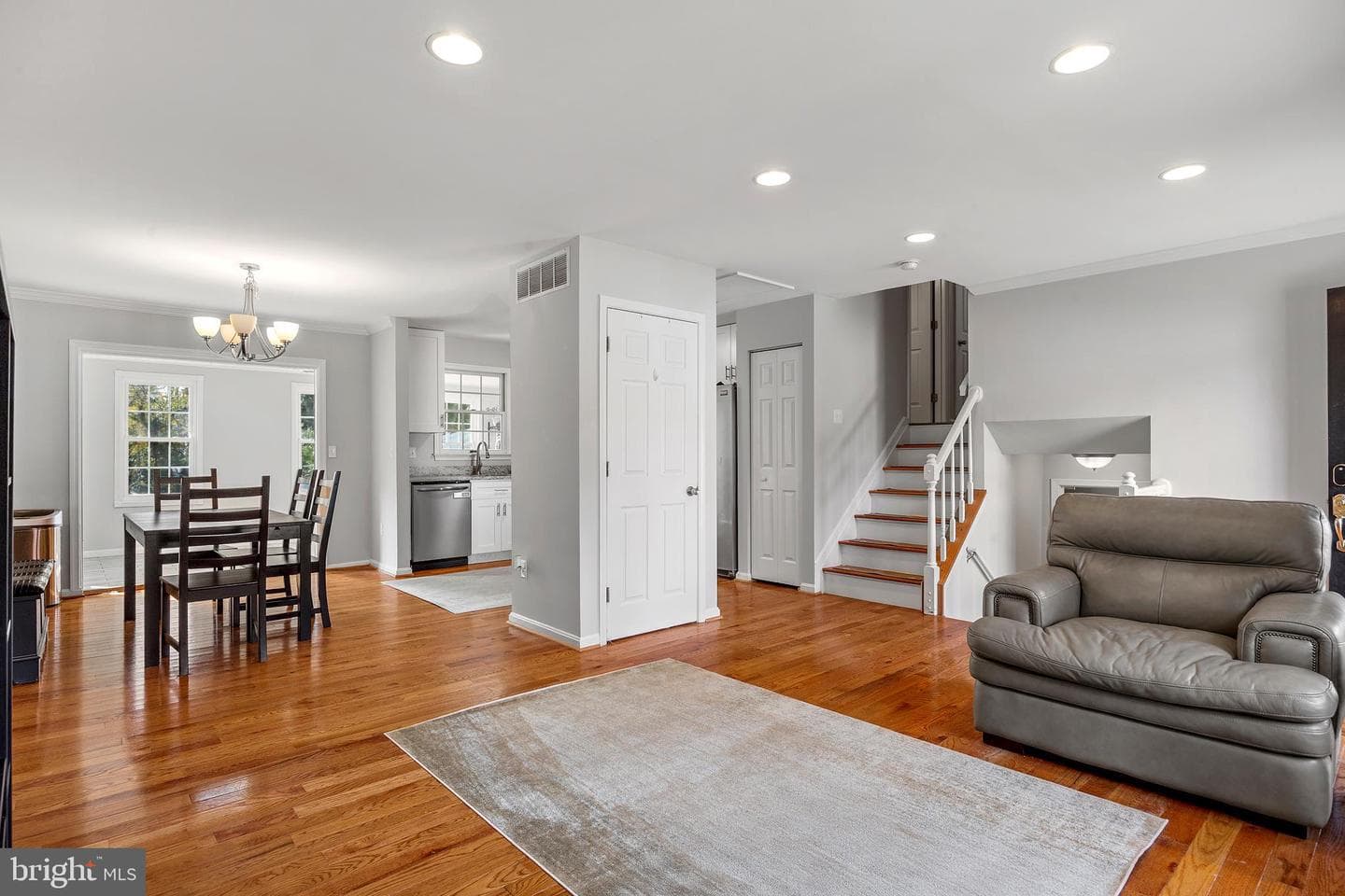 300 Twin Oaks Road photo 4