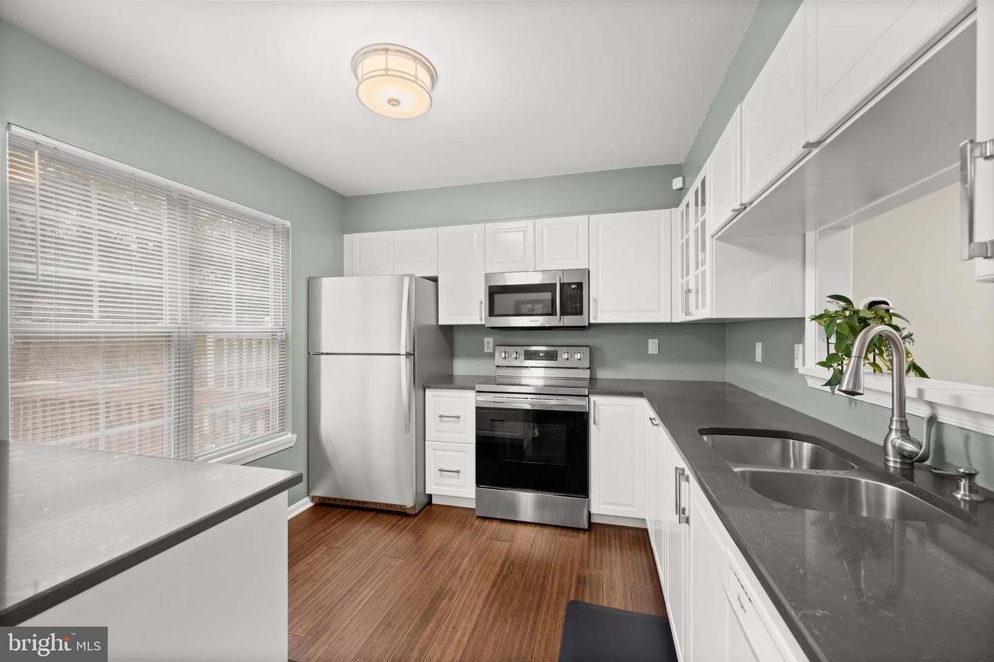 208 Pinecove Avenue photo 11