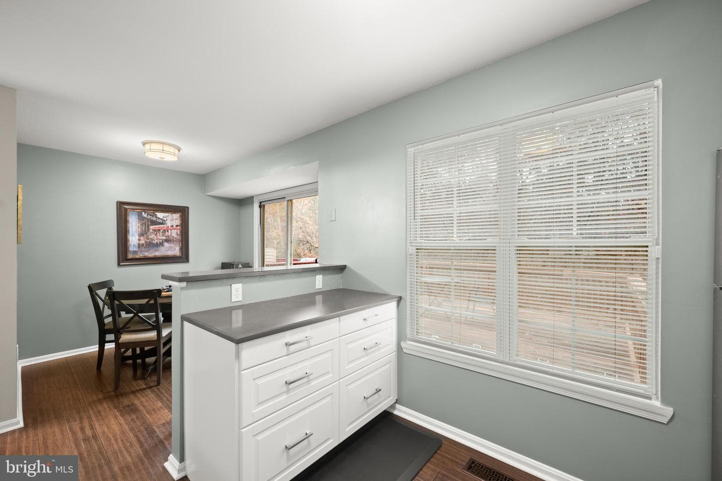 208 Pinecove Avenue photo 12