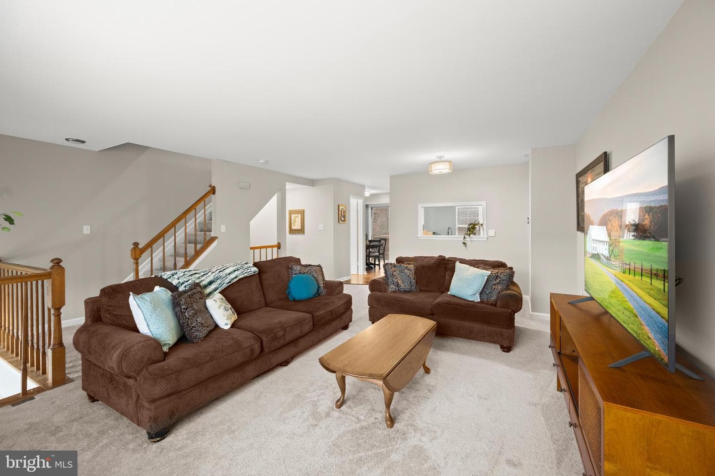 208 Pinecove Avenue photo 7