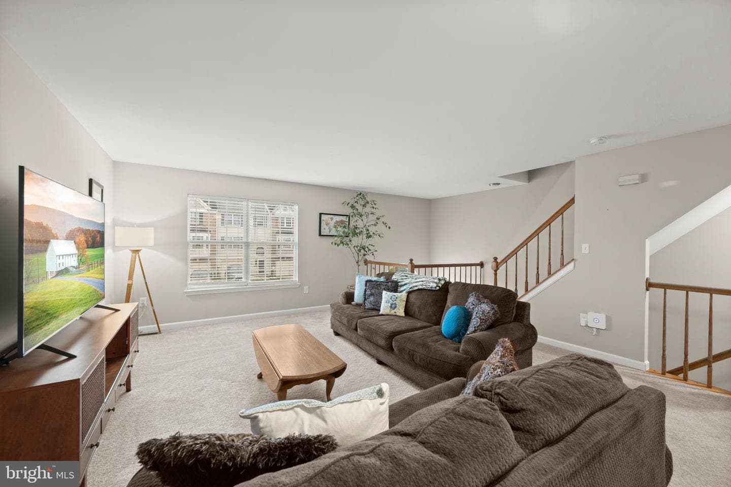 208 Pinecove Avenue photo 8