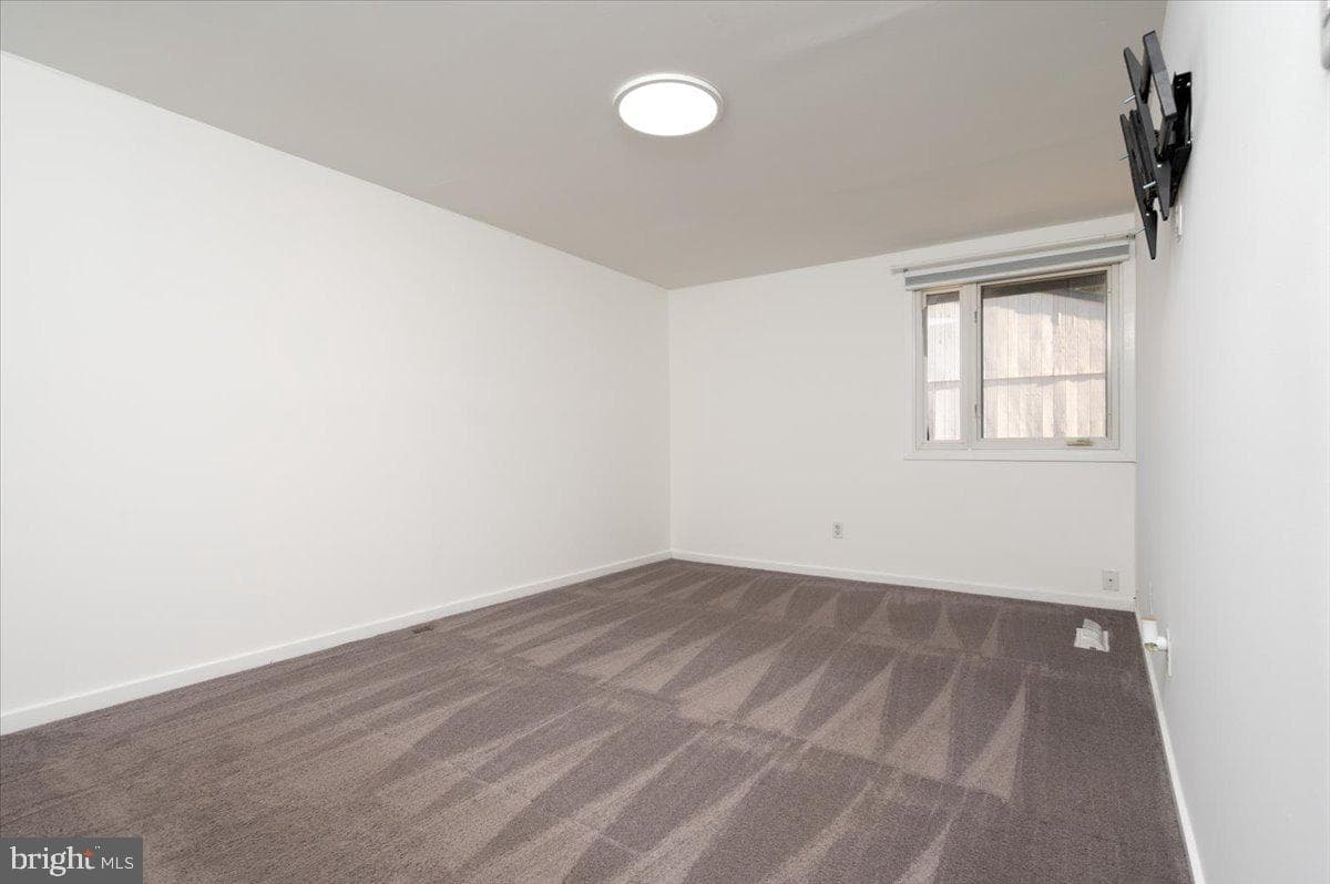 480 West Court photo 15