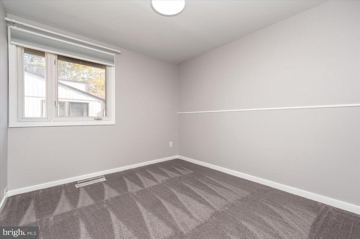 480 West Court photo 20