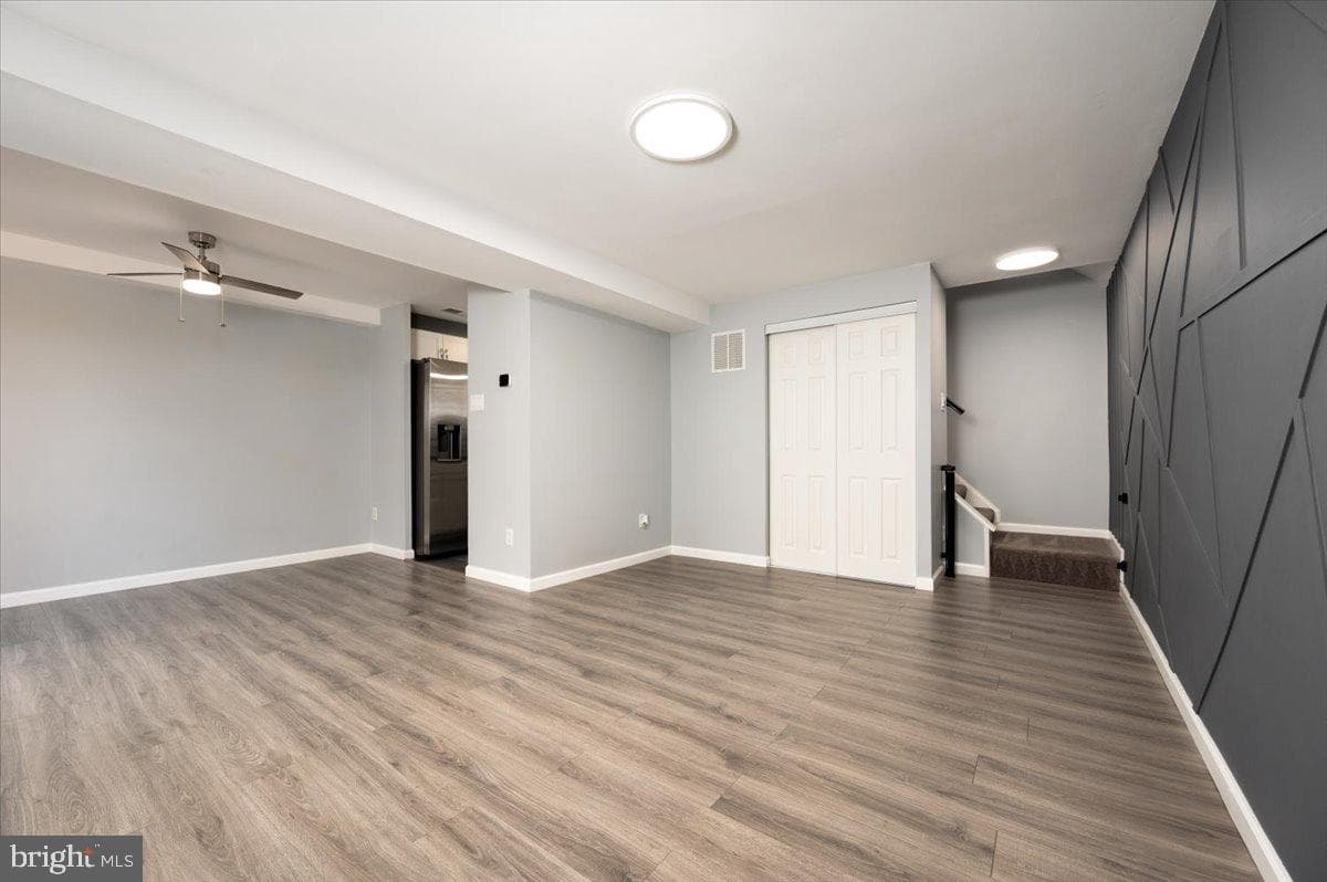 480 West Court photo 5