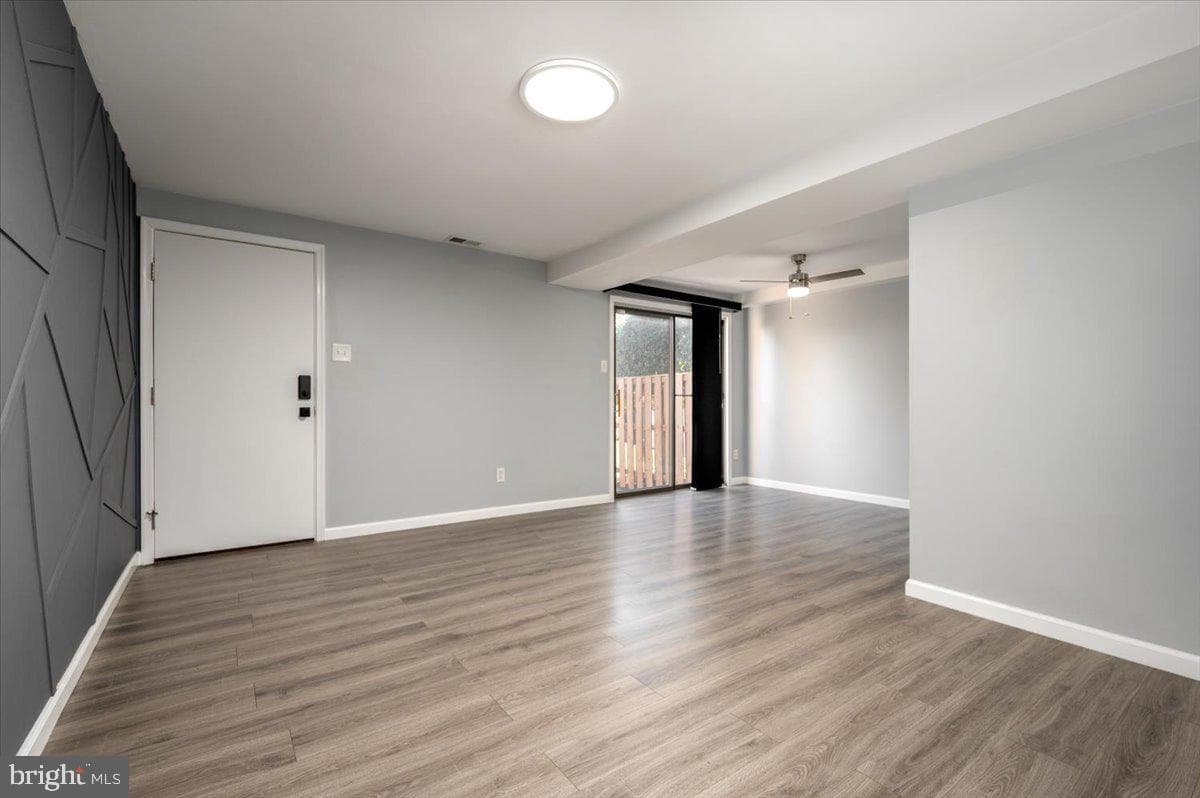 480 West Court photo 8
