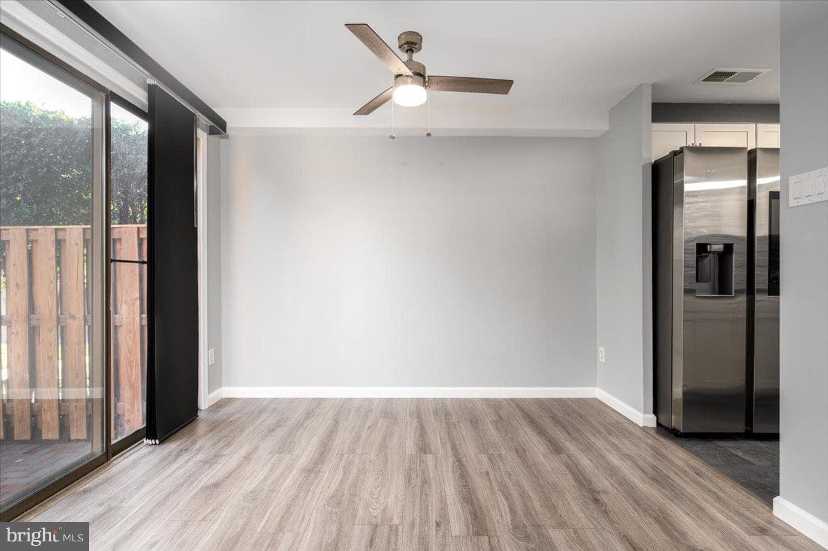 480 West Court photo 9