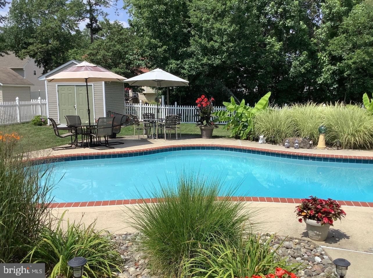 706 Willow Tree Drive photo 4