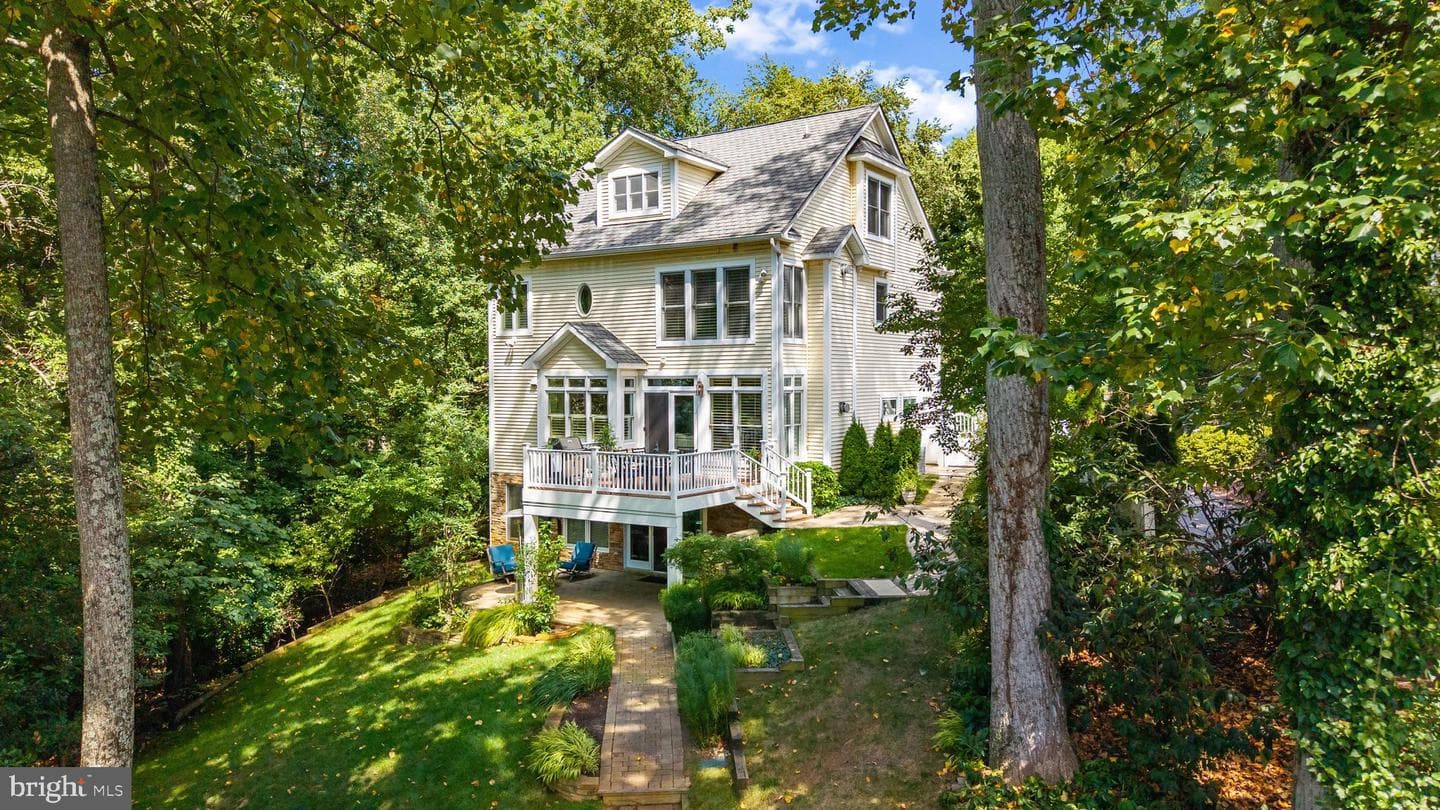 2656 Queen Anne Circle photo 2