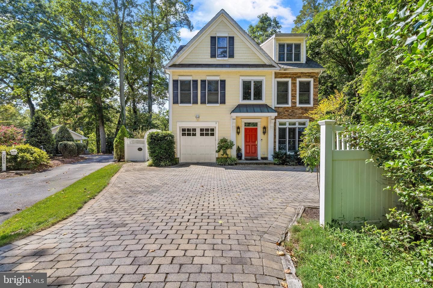 2656 Queen Anne Circle photo 3