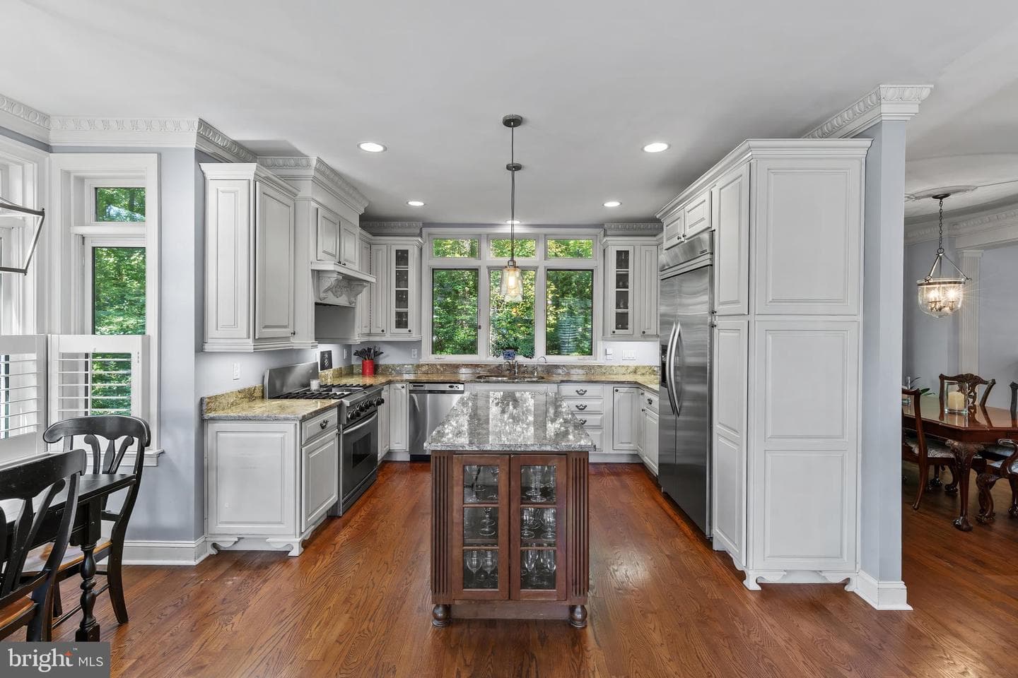 2656 Queen Anne Circle photo 8