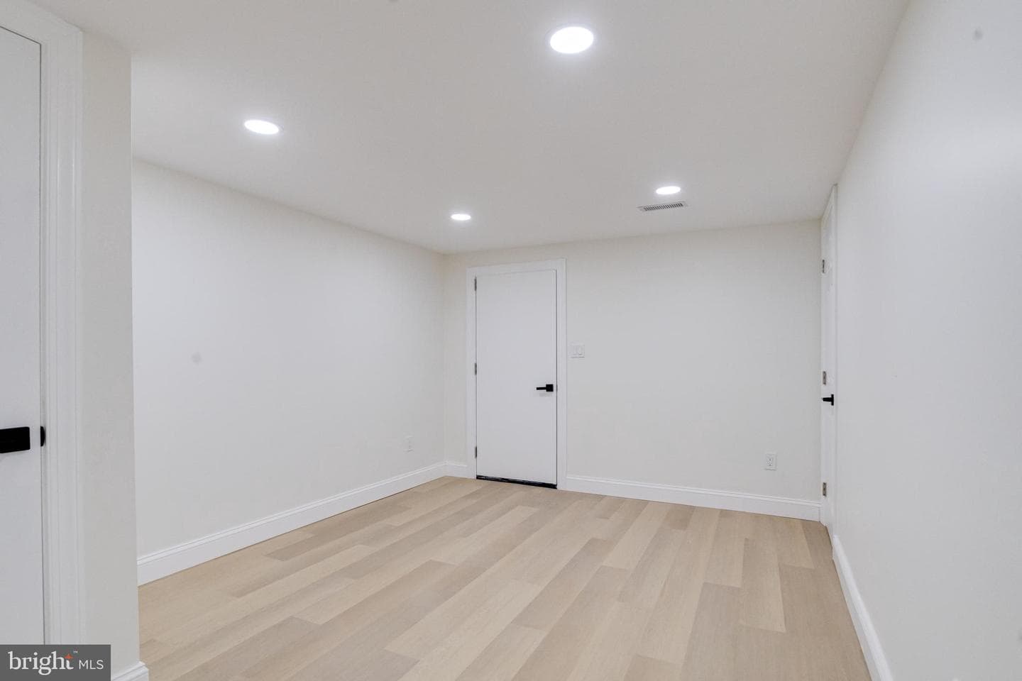 7925 E End Drive photo 32