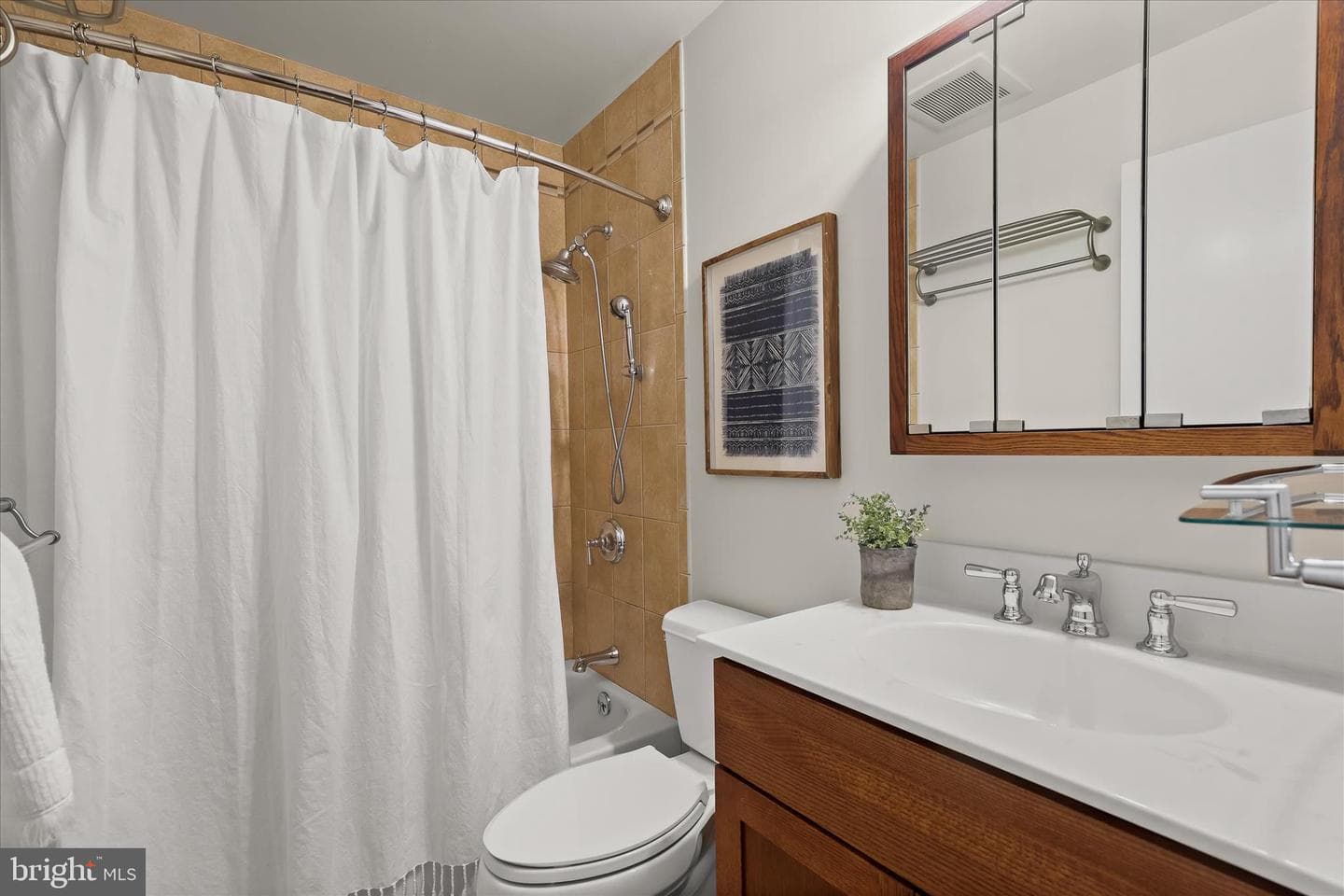147 Northway photo 38