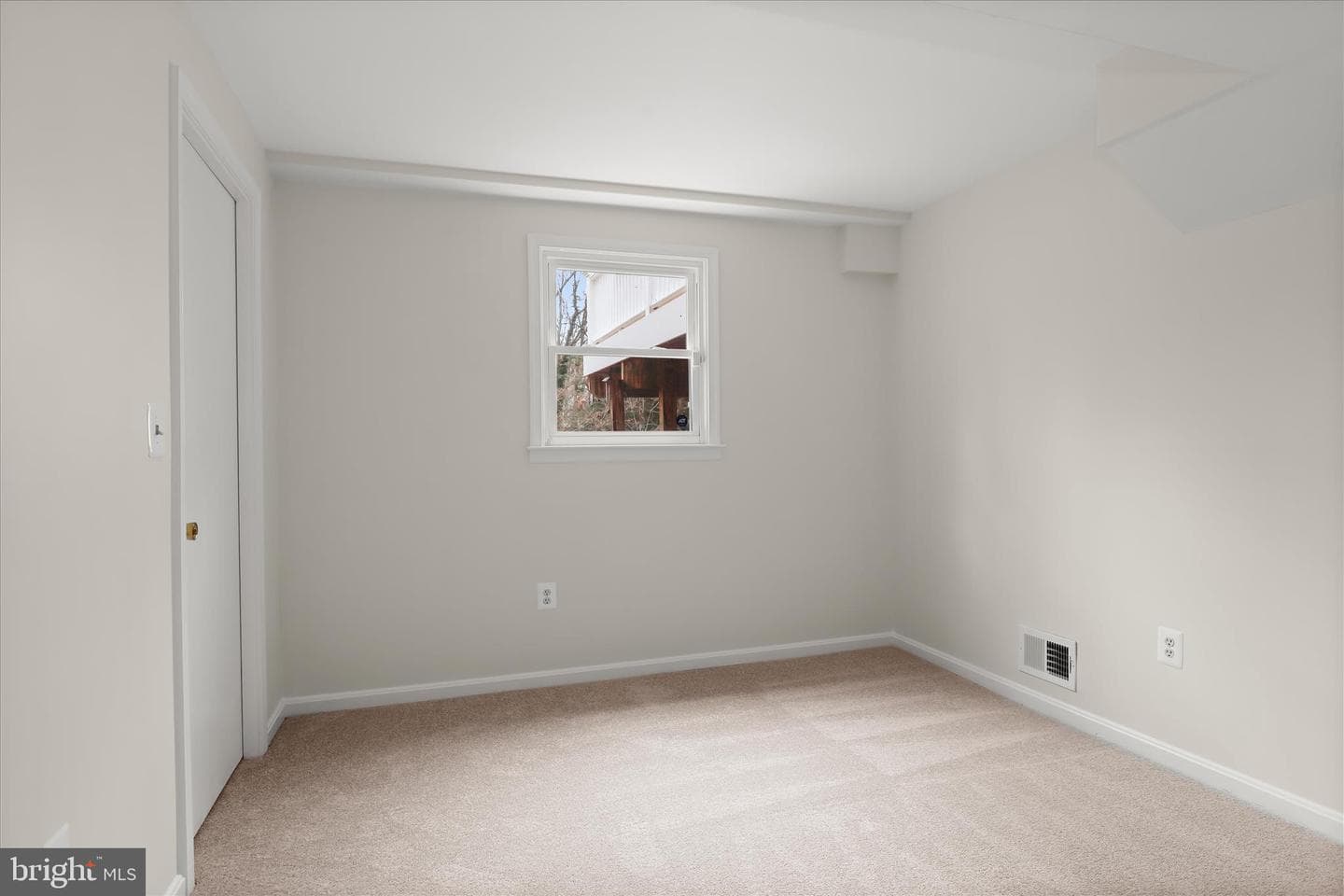 147 Northway photo 43