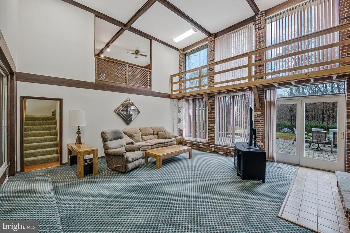 1237 Queen Anne Avenue photo 11