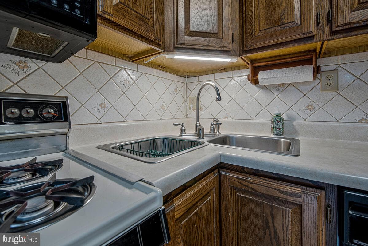 1237 Queen Anne Avenue photo 14