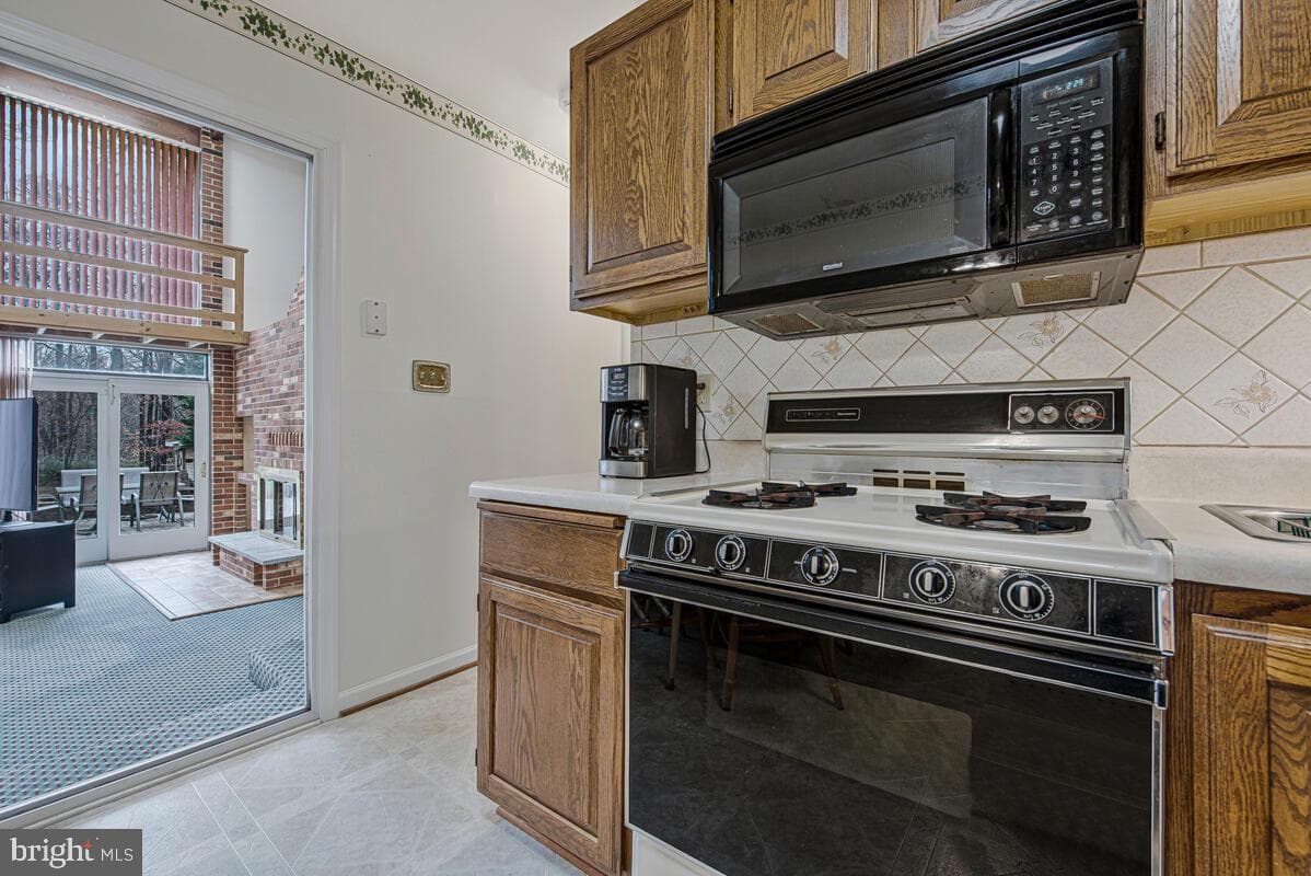 1237 Queen Anne Avenue photo 15